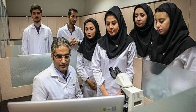 تدوین نخستین درسنامه جامع رادیوانکولوژی کشور با تمرکز بر دانش روز درمان سرطان