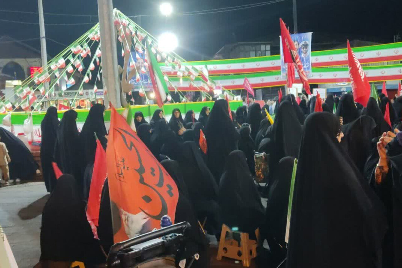 لنگرود در جشن و شور؛ شب ۱۸۲ تجمع همزمان با ولادت حضرت رسول (ص)