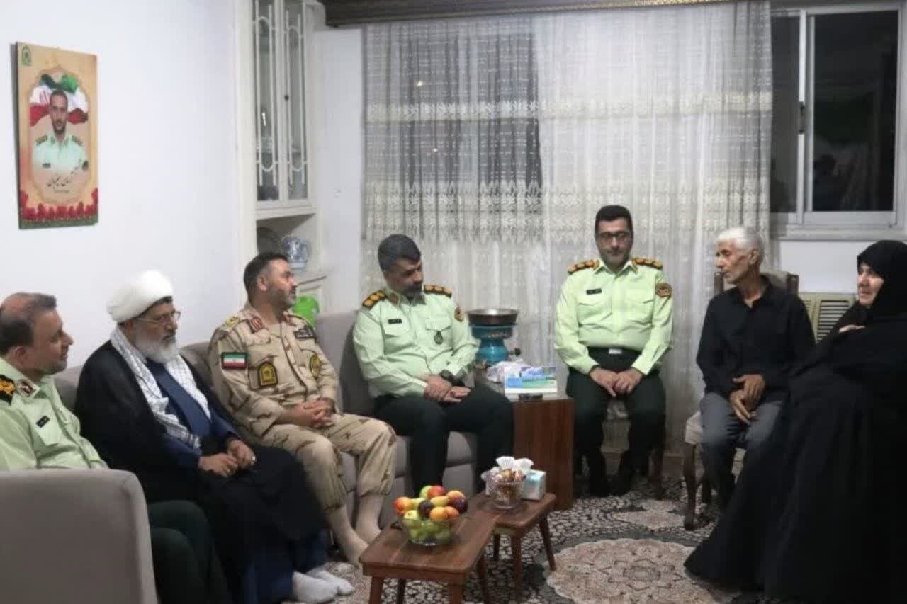 دیدار رئیس سازمان عقیدتی سیاسی فراجا با خانواده شهید میزبان در گیلان