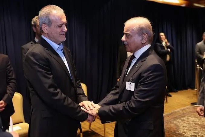 شهباز شریف پس از دیدار با پزشکیان: در کنار هم برای صلح منطقه کار خواهیم کرد