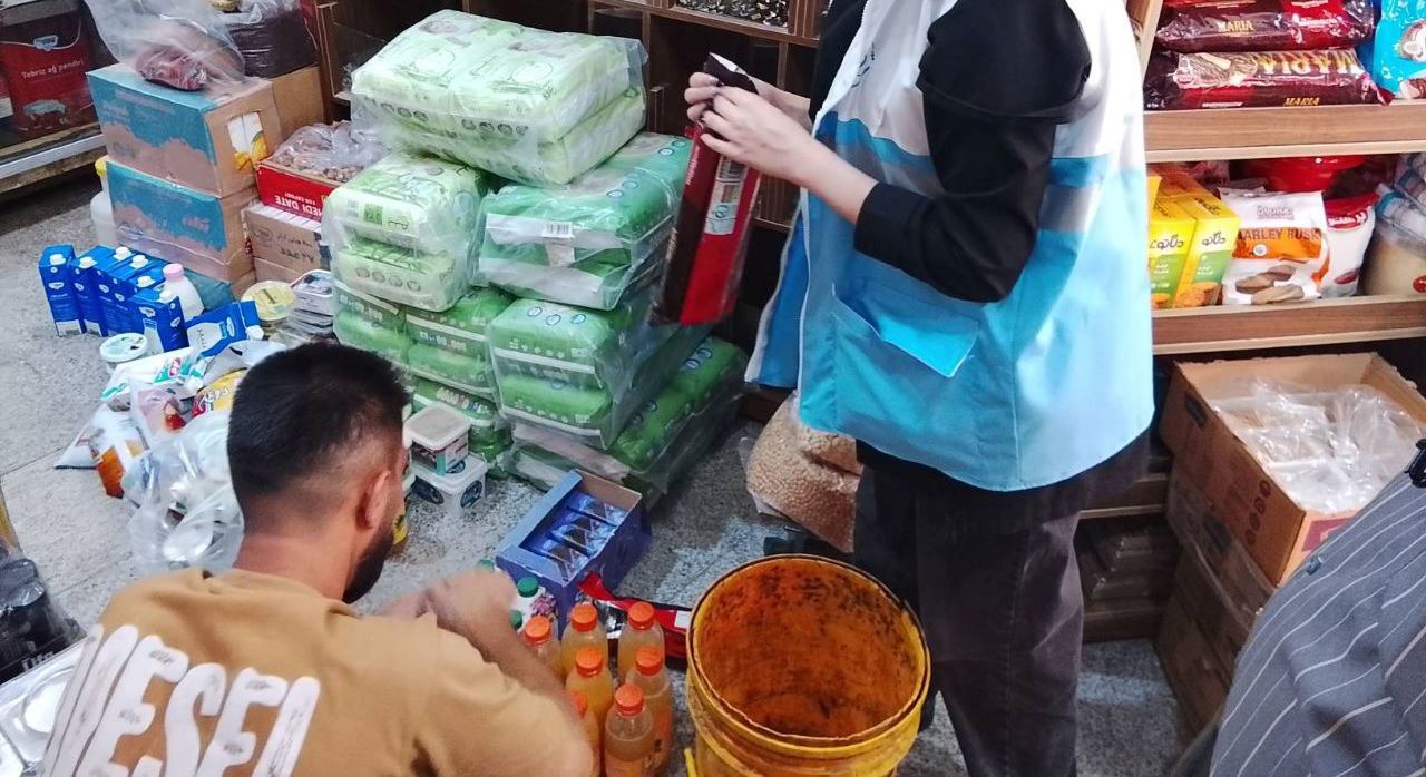 کشف ۲۲۰ کیلوگرم مواد غذایی فاسد و تاریخ گذشته در لوشان