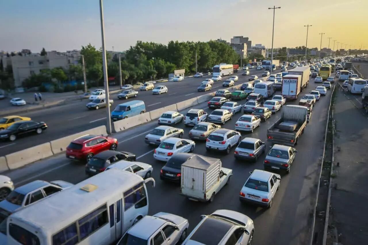 ترافیک پرحجم و سنگین در جاده خروجی گیلان