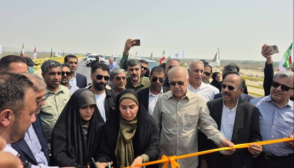 ۸ پل بازسازی‌شده در هرمزگان با حضور وزیر راه و شهرسازی افتتاح شد