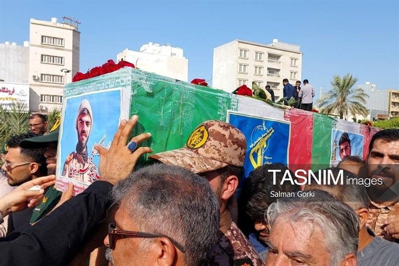 تشییع باشکوه پیکر شهید نیروی هوافضا با حضور پرشور مردم قدرشناس بوشهر