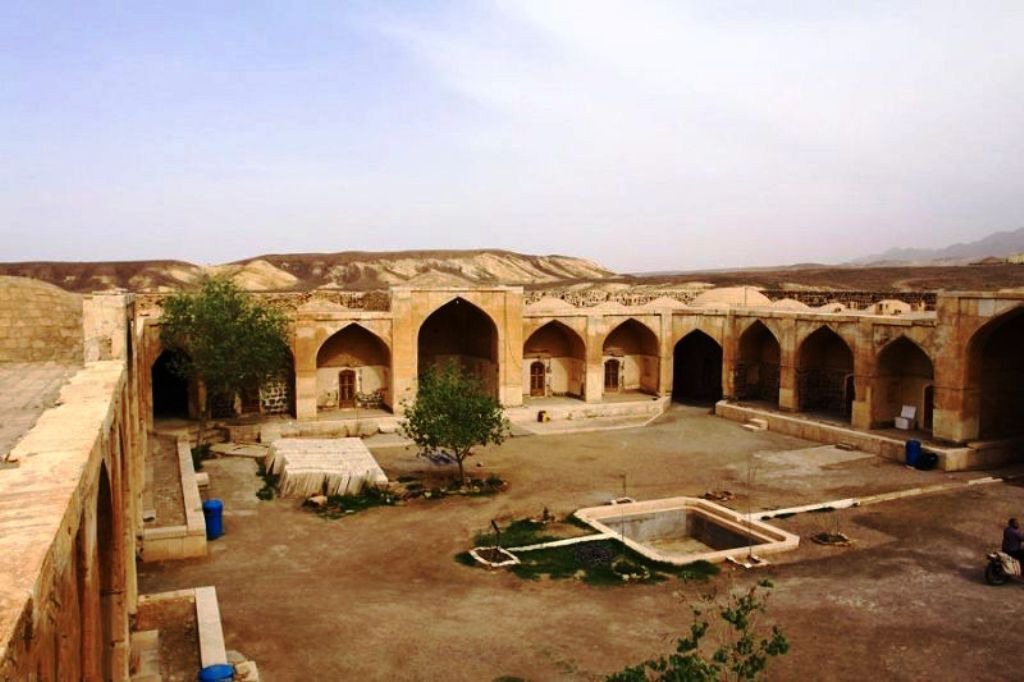 «قصر بهرام» سنددار می‌شود؛ پیگیری ۱۵ دستور وزیر میراث در حوزه گرمسار