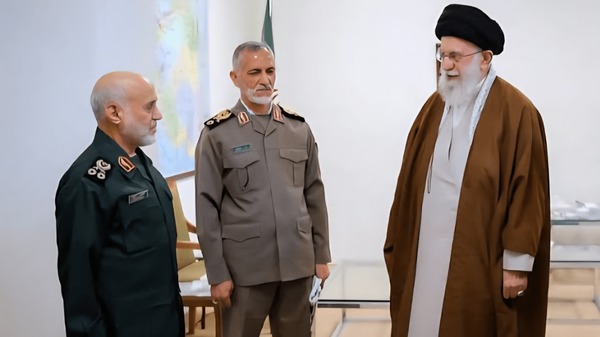 دستخط رهبر شهید در تجلیل سپهبد غلامعلی رشید