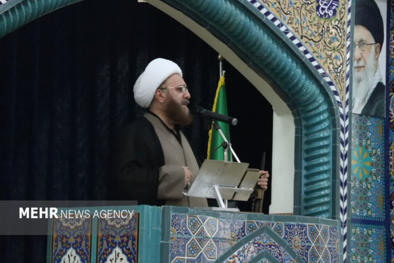 امام جمعه فومن: نیروی انتظامی در خط مقدم تأمین امنیت مردم است