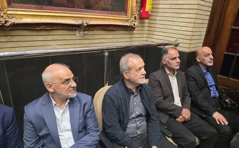 حضور پزشکیان در مراسم یاد بود خواهر وزیر امور خارجه