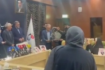 کوله‌پشتی‌ متفاوت که به رئیس‌جمهور هدیه شد