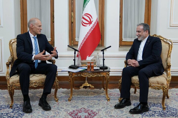 عراقچی: ایران در دفاع از حاکمیت ملی و تمامیت ارضی خود درنگ نمی‌کند