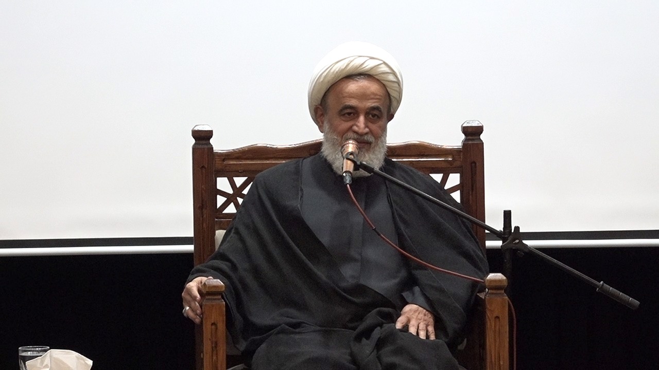 ادبیات روحانیون و مداحان نباید منجر به دین‌زدگی شود