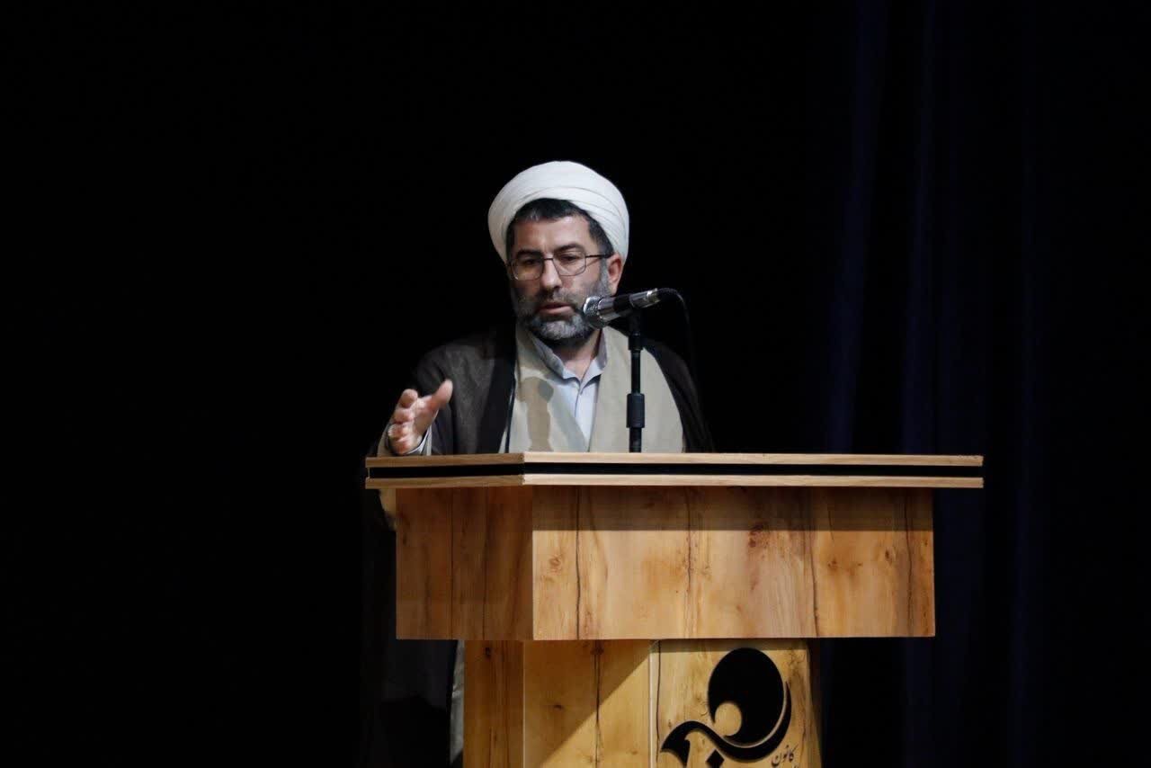 حجت الاسلام نمازی: نماز را با زبان هنر به نسل جوان معرفی کنیم