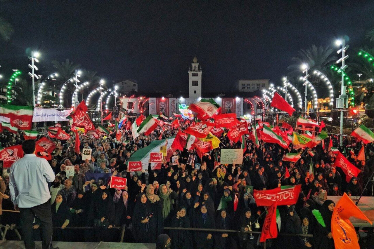 ۲۴۳ شب ایستادگی؛ مردم رشت همچنان در میدان هستند